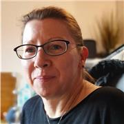 Mathe-Tutorin für Kinder, Jugendliche mit dem Schwerpunkt Oberstufenkurse und Feingefühl für mathematisches Verständnis.